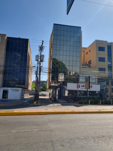 Alquiler De Oficina En La Av. Principal De Lecheria