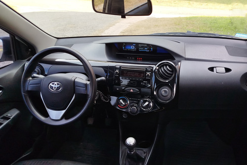 Toyota Etios 1.5 Sedan X