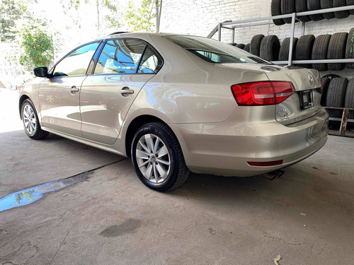 Imagen 12 de 14 de Volkswagen Jetta 2015 2.5 Comfortline Mt At