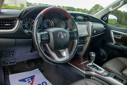 Imagem 11 de 15 de Hilux Sw4 Srx 2.8 4x4 2016 | 7 Lugares |