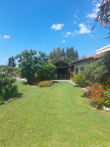 Casa En Venta - 3 Dormitorios 2 Baños - Cochera - 1.492mts2 - Paso Del Rey, Moreno