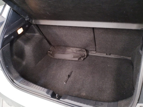 Imagen 24 de 25 de Toyota Yaris 1.5 Cvt, Concesionario Oficial