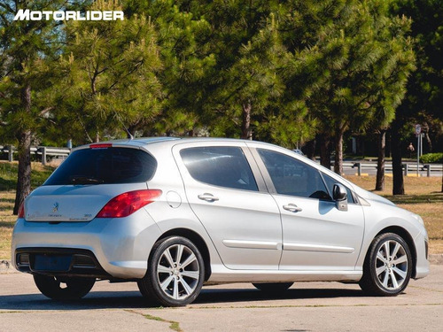 Peugeot 308 Premium Turbo Extra Full - Permuta / Financia