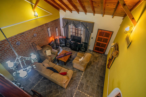 Casa 5 Ambientes En Ciudad Evita, Apta Crédito