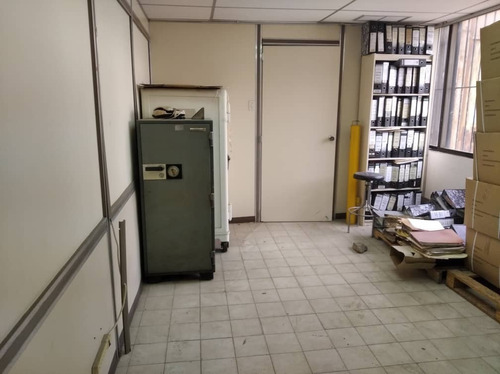 Imagen 8 de 15 de Oficina O Local (puede Ser Utilizado A Gusto Personal) En Alquiler Ubicado En Boleita