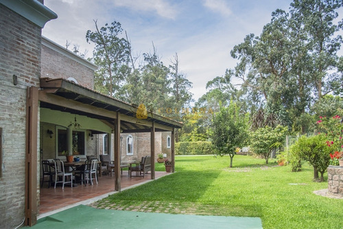Casa Ubicada En Zona De Paz Y Tranquilidad.- Ref: 4528