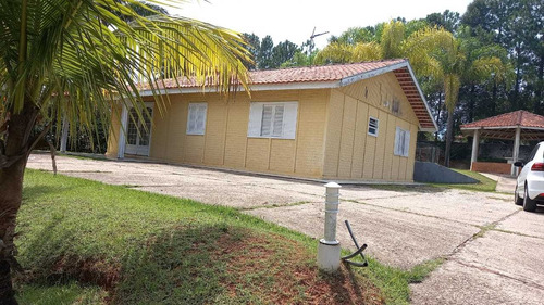 1.500 M², Condomínio Fechado, Casa Em Alvenaria E Piscina !