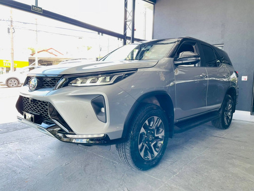 Imagem 3 de 15 de Toyota Hilux Sw4 2.8 D-4d Turbo Diesel Diamond 7l 4x4