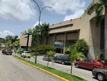 Comprar Venta De Local Comercial Tipo Carreta De 3 Mts2, Dedicado A La Venta De Arreglos Florales, Regalos, Bisuterias Y Detalles Con Amplia Clientela Ubicado En El Centro Comercial La Colina.
