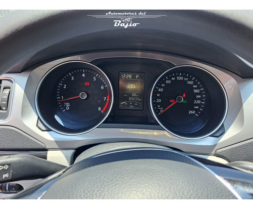 Volkswagen Jetta 2.0 L4 At