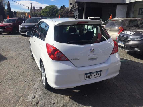 Imagen 5 de 6 de Nissan Tiida 2010 1.8 Emotion Mt