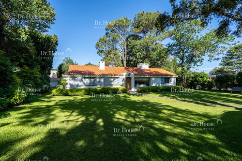 Preciosa Propiedad De 5 Dormitorios Divididos En Dos Hermosas Y Amplias Casas Construidas En El Mismo Terreno - Alquiler De Temporada