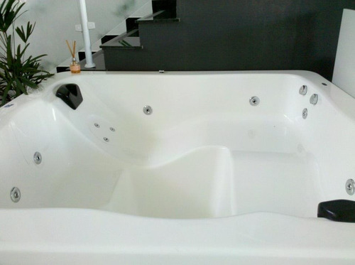 Spa Cabo Frio 2x2 Com 17 Jatos, Aquecedor, Led, Base, Alças