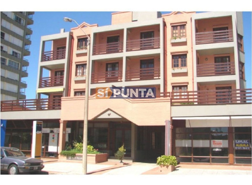 Imagen 26 de 27 de Apartamento De 2 Dormitorios Y 2 Baños A 1 Cuadra De Gorlero, Con Gran Terraza Y Parrillero Propio.