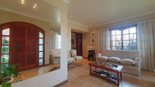 Venta - Chalet Cuatro Ambientes Con Garage Y Patio - Viamonte 4390