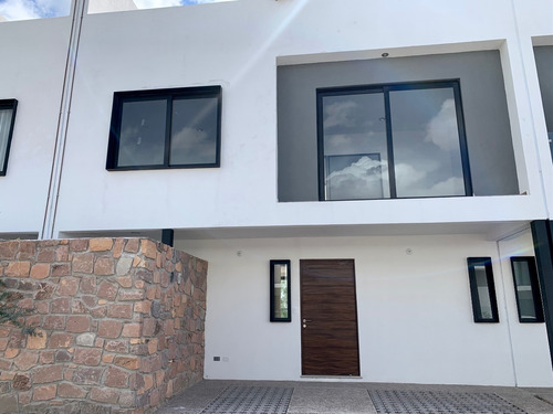 Casa En Venta En El Condado Querétaro Con Vista Al Área  Ver