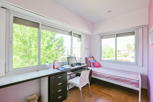 Casa De 4 Dormitorios En Venta Con Piscina En Barrio Cerrado Aldea Fisherton
