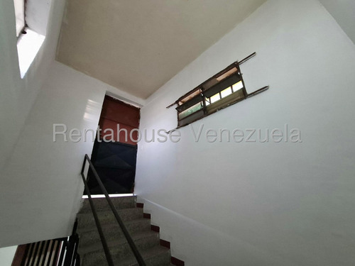 Edificio En Venta En Av Miranda Maracay Excelente Ubicacion 3 Niveles Deposito Areas Oficinas Ascensor De Carga Y Mas Alto Trafico Estef 25-12253