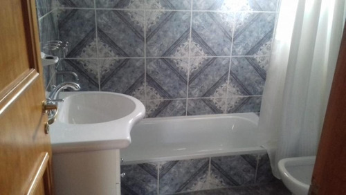 Imagen 5 de 11 de Complejo De 6 Cabañas, Equipadas Con Muebles