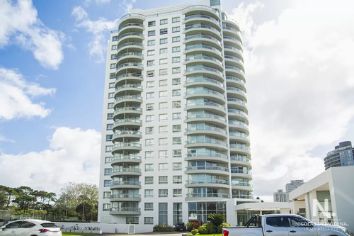 Apartamento 2 Dormitorios En Complejo De Categoría! En Punta Del Este