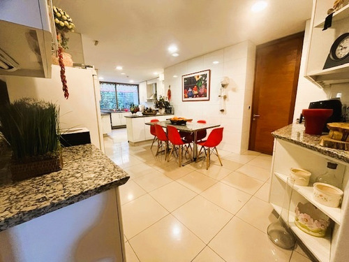 Venta, Impecable, Vistas Despejadas, Tres Dormitorios.