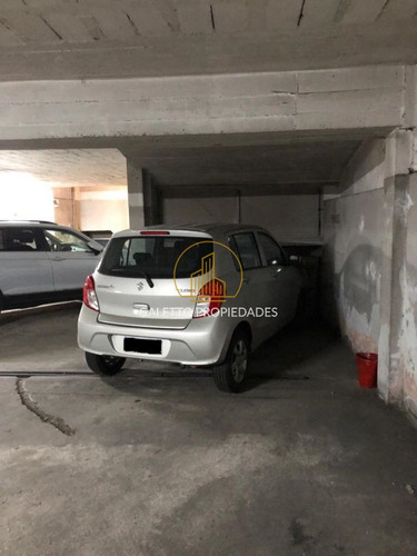 Amplia Cochera De Fácil Acceso A Pasos De Imm