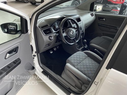 Imagem 12 de 15 de Volkswagen Fox Highline 1.6 Flex