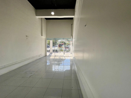 Oportunidad Local Comercial Manuel Montt / Alférez Real