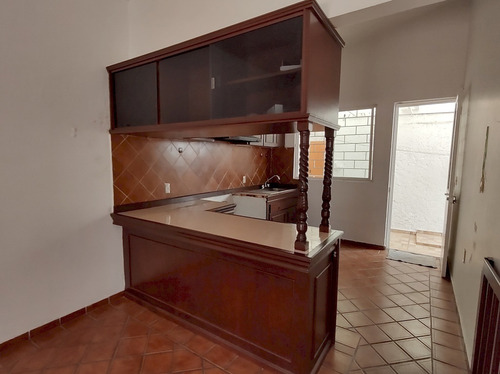 Casa En Un Solo Nivel En Venta En Jardines De Satelite, Cuernavaca Morelos.