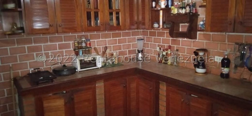 Imagen 6 de 13 de Se Vende Casa En Una De Las Mejores Zonas Residenciales Y Comerciales De La Ciudad. 04165613046. Mls 23-6419