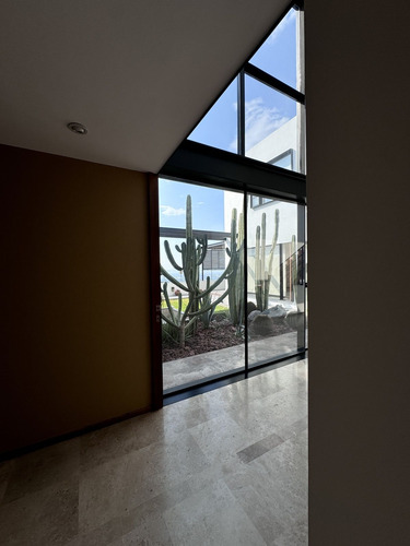 Preciosa Casa En Venta En Los Cipreses Corregidora