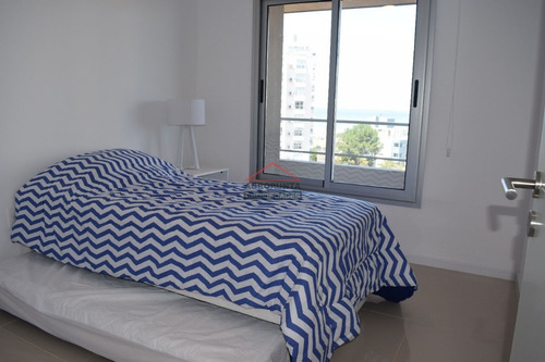 Apartamento En Brava, 3 Dormitorios *- Ref: 2857