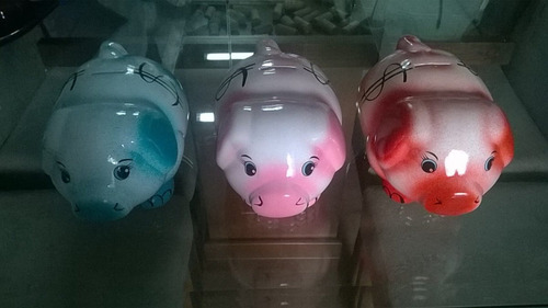 Imagem 2 de 2 de Cofrinho Porco Em Cerâmica Pintado À Mão - Diversas Cores