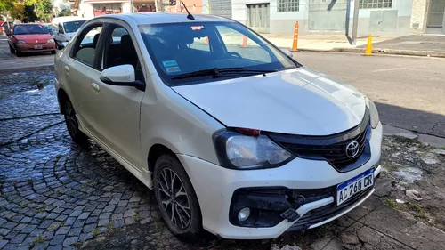 Toyota Etios Xls Inundado Hasta El Tablero