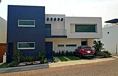 Residencia Semi Nueva Esquina, De Autor Diseño Unico Acabados De Lujo 3niv 3master Suites Una En Pb, Espacios Amplios, Iluminada, Doble Altura, Delante De Ikani Garantia De Inversion.