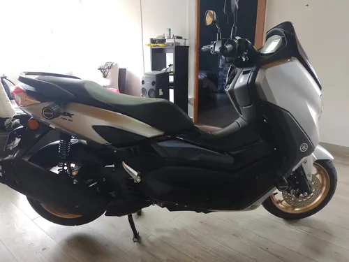 Nmax Connected