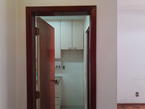 Imagem 7 de 30 de Apartamento Todo Reformado Com: Dois Quartos, Sala Um Banheiro Social E Dependência. - Ap5595