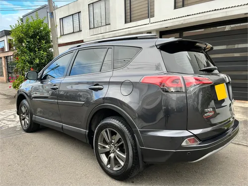 Toyota RAV4 2.0 Street