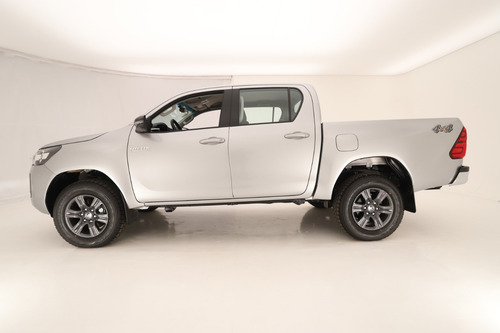 Imagen 20 de 25 de Toyota Hilux 4x4 Dc Sr 2.8 Tdi 6at J.r