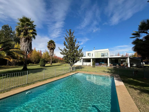 Exclusiva Parcela Con Elegante Casa Mediterrranea
