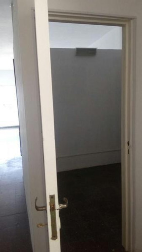 Uriburu Al 300 Y Av. Corrientes 85 M2 Incluye Abl, Aysa Y Expensas