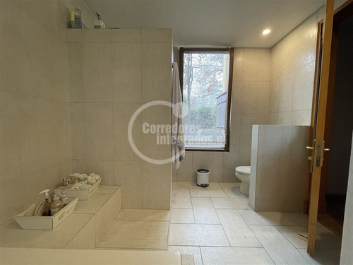 Casa En Venta De 6 Dorm. En Lo Barnechea