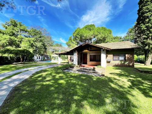 Venta Casa Con Parque Y Piscina- Parque Leloir