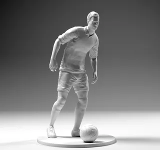 Escultura De Futbolista Lista Para El Golpe Final.