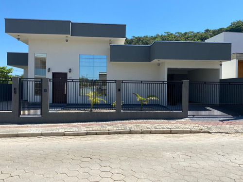 Casa A Venda No Centro De Guabiruba