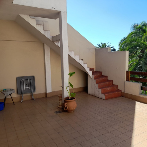 Casa En Venta Zona Word Villa Sarmiento Amplio Fondo, Pileta 8 X 4 Hermoso Barrio