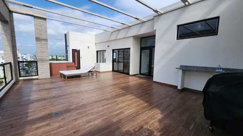 Se Vende Espacioso E Iluminado Apartamento En Renacimiento