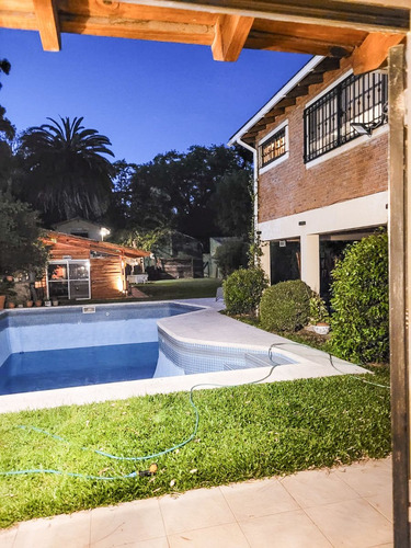 Venta Casa 6 Ambientes C/dep. Barrio Los Jazmines