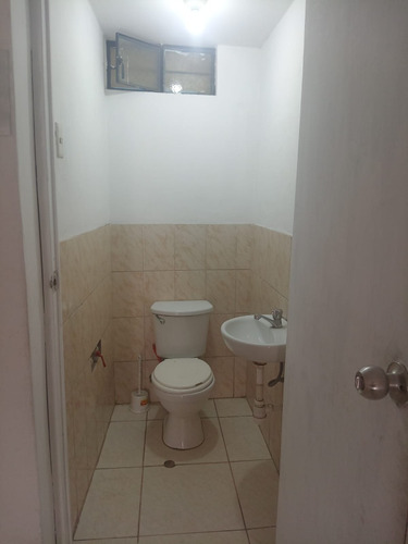 Local Comercial Con Ambiente Adicional + Un Baño