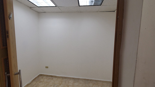 Imagen 4 de 10 de Alquiler Local Comercial - 2do. Nivel - 60 Mts2 - Evaristo Morales